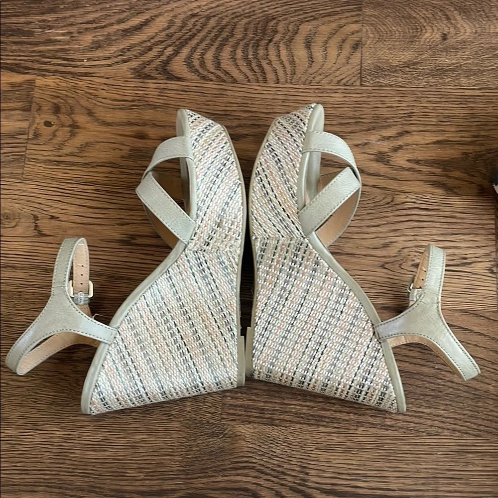 Lauren Conrad Waverly Metallic Wedge Sandals - Picture 5 of 9